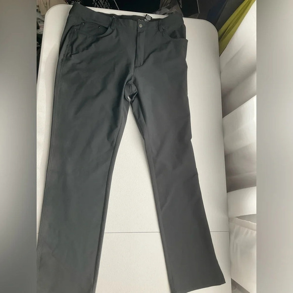 Men’s Greg Norman pant size 38x32…polyester/spandex mix. - Picture 1 of 4